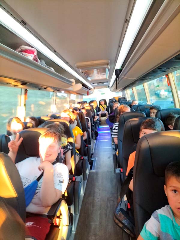 Último tramo del viaje de los 48 menores que llegan a España